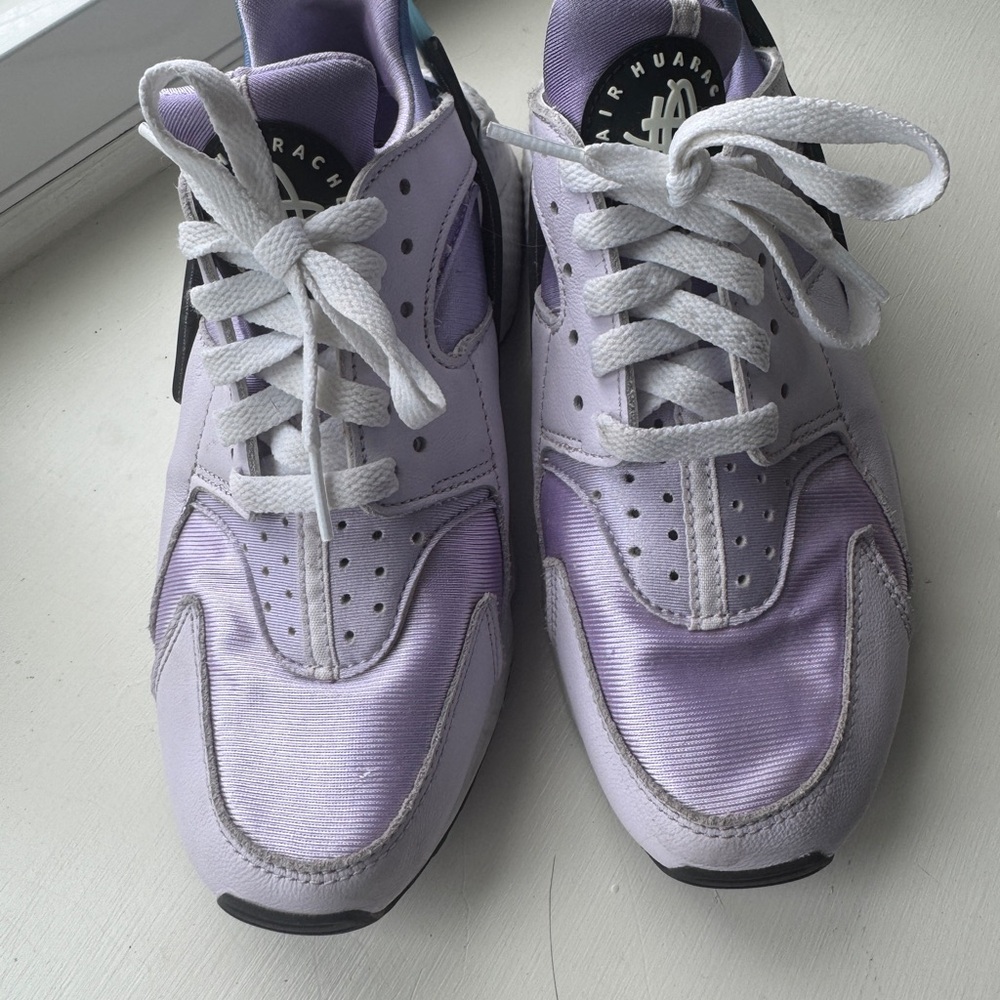 Nike Air Haurache, women’s size 8